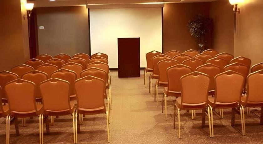 Garden Plaza Hotel Saddle Brook Luaran gambar